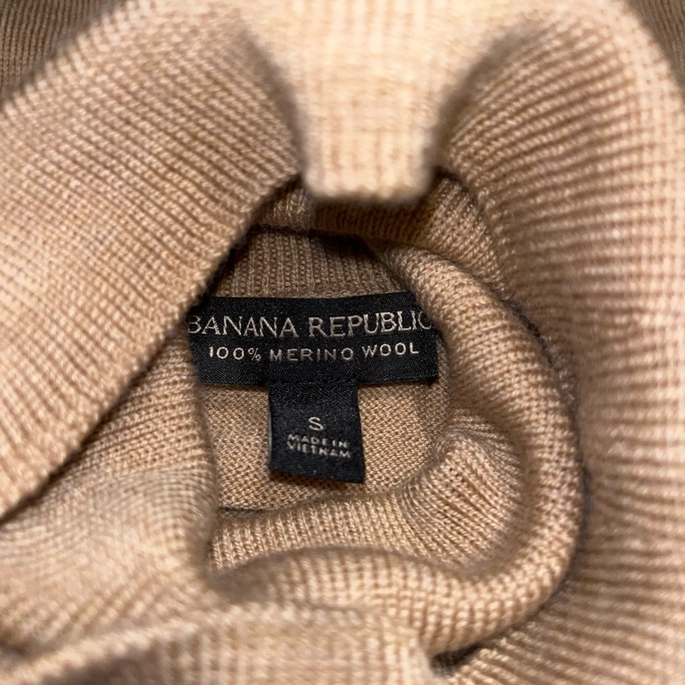 banana republic 100% merino wool turtleneck